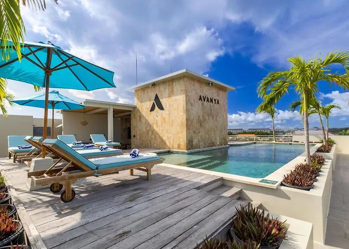 Avanya Luxury By Pertama 4* スミニャック